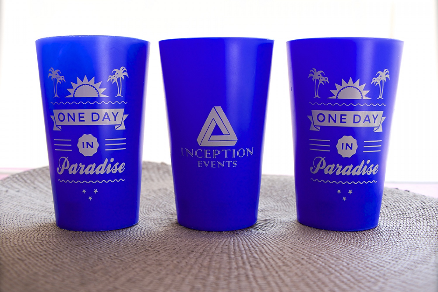 One Day In Paradise - Impression du logo sur des verres en plastique